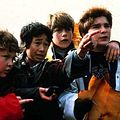 Les Goonies : photo Corey Feldman, Jeff Cohen, Jonathan Ke Quan, Richard Donner, Sean Astin