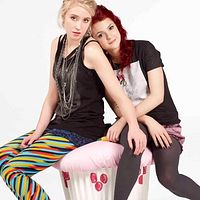 Skins : photo Kathryn Prescott, Lily Loveless