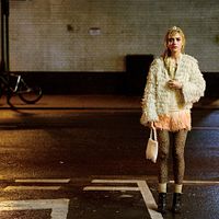 Up & down : Photo Imogen Poots