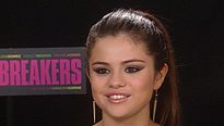 <strong>Ashley Benson, Selena Gomez, Vanessa Hudgens, Harmony Korine, Rachel Korine</strong> Interview : Spring Breakers