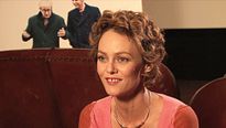 John Turturro et Vanessa Paradis parlent de la délicatesse de la comédie "Apprenti Gigolo"