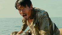 Invincible - EXTRAIT VOST "Le radeau de survie"