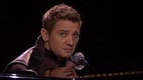 Jeremy Renner chante la Complainte de Hawkeye