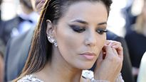 Cannes 2015 - Eva LOngoria et l'équipe de "Vice Versa" sur les marches du 18 mai