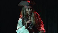 Pirates des Caraïbes 5 : Jack Sparrow fait le show sur scène