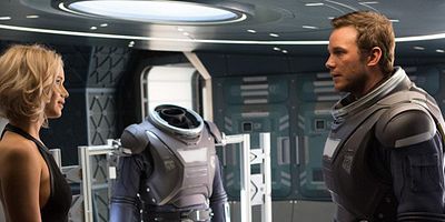 Passengers : Jennifer Lawrence et Chris Pratt s'aiment dans une bande-annonce à couper le souffle !