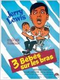 Trois bébés sur les bras