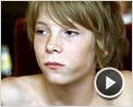 La Blonde aux seins nus Extrait vidéo VF