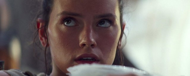 Star Wars : JJ Abrams explique le flash-back de Rey dans - AlloCiné - AlloCiné