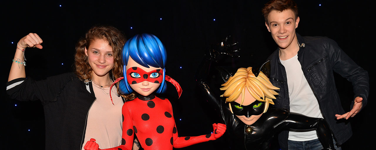 Miraculous : Ladybug et Chat Noir entrent au Musée Grévin en présence de Lou Jean et Lenni-Kim