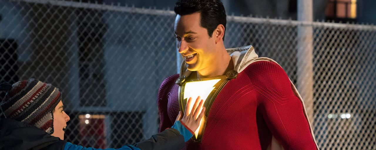 Shazam ! : le super-héros bulle et s'illumine sur les photos du film DC Comics