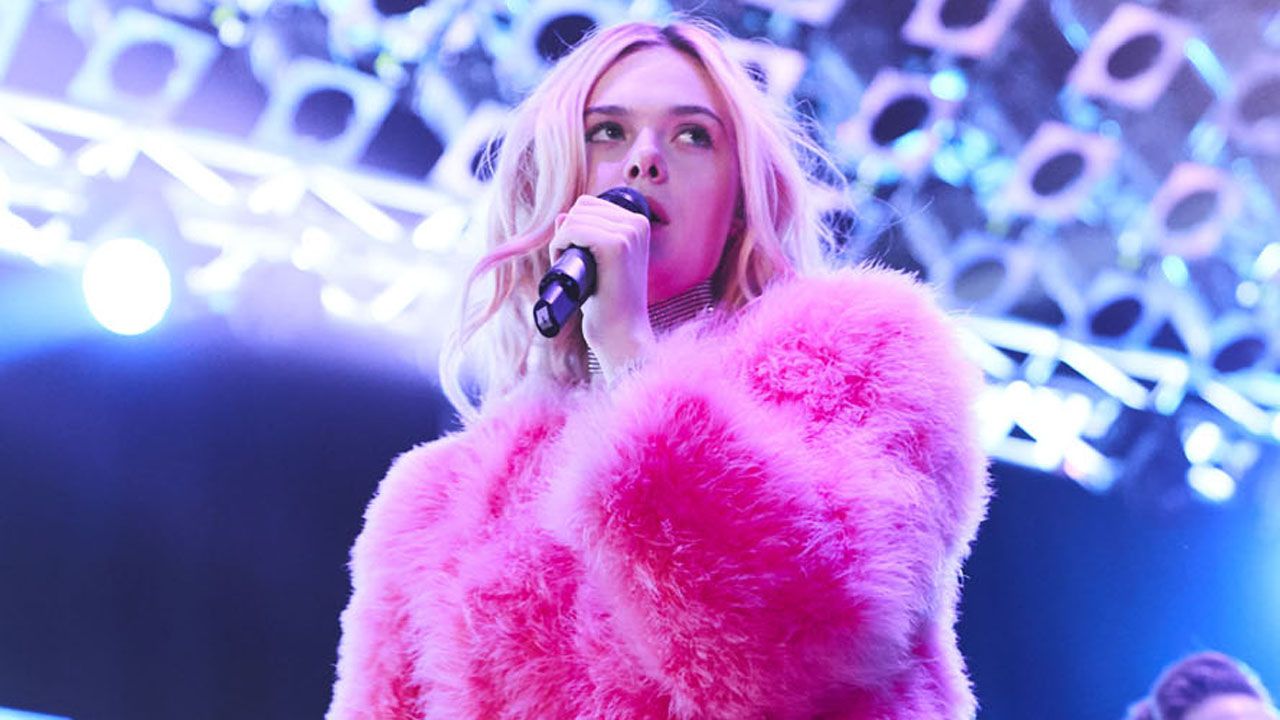 Teen Spirit  écoutez Elle Fanning reprendre Ellie Goulding Carly 