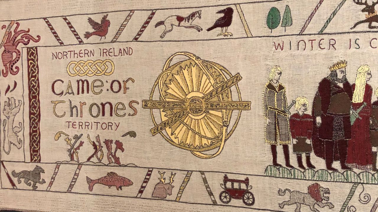 Game of Thrones : une tapisserie de 87 mètres raconte la série... et même le gobelet Starbucks
