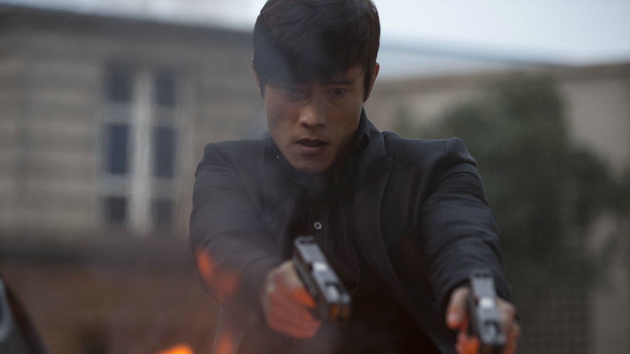 Red 2 sur M6 : qui est Byung-Hun Lee, le tueur à gages qui fait face à Bruce Willis ?