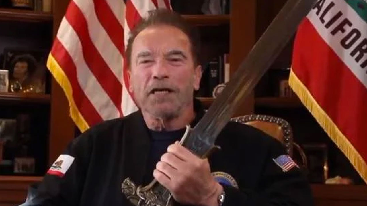 "Notre démocratie est comme l’acier de cette épée" : Arnold Schwarzenegger convoque Conan dans un discours puissant après l'attaque sur le Capitole