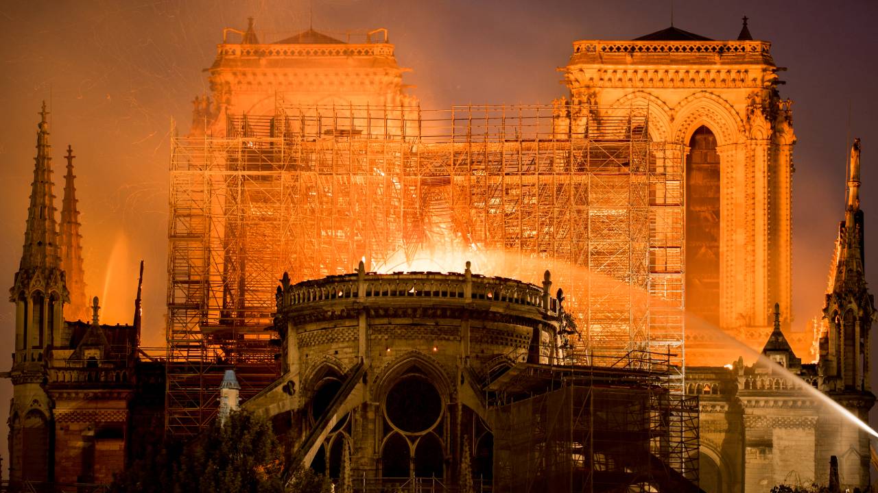 Notre-Dame brûle : une date de sortie symbolique pour le film de Jean-Jacques Annaud