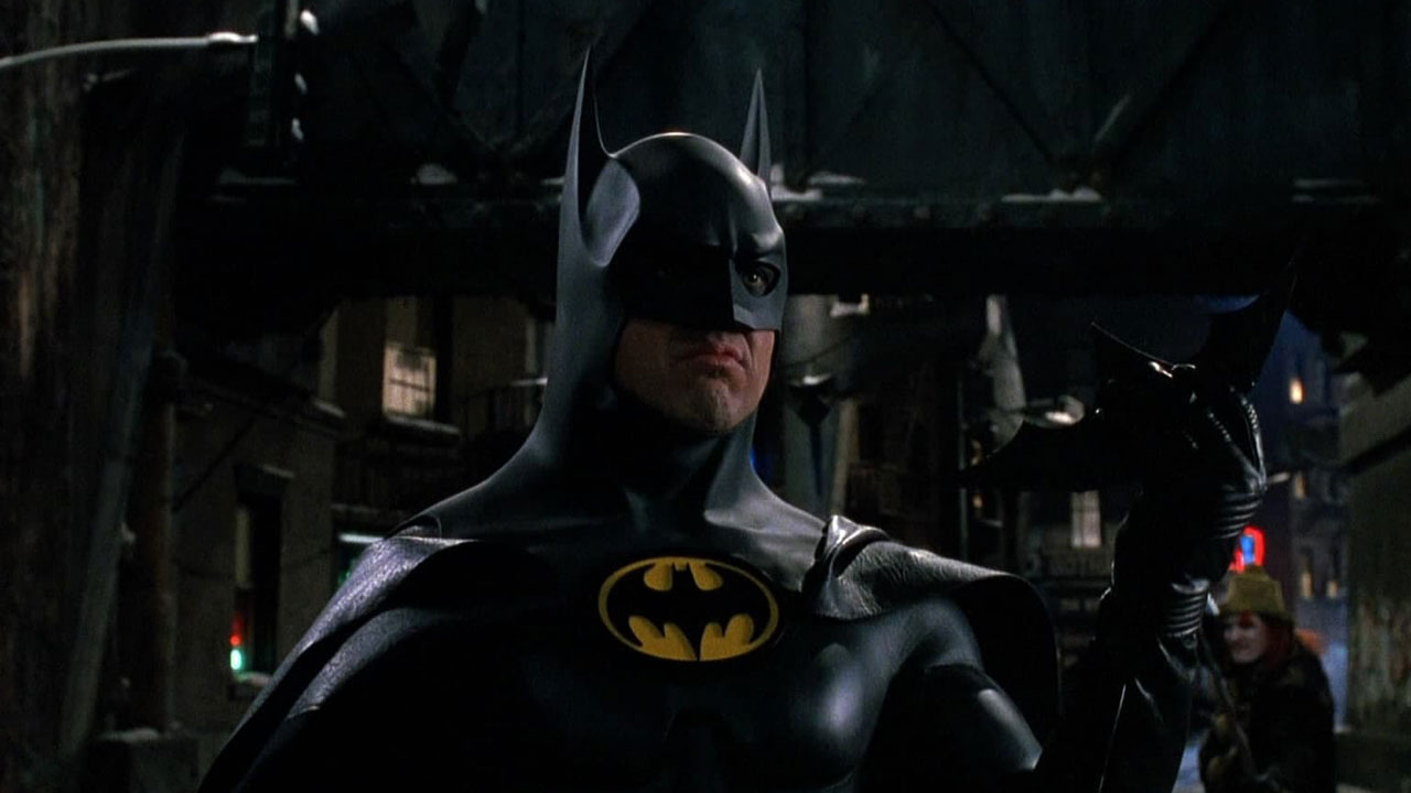 The Flash : des photos de la Batmobile et de la Batcave de Michael Keaton prises sur le tournage