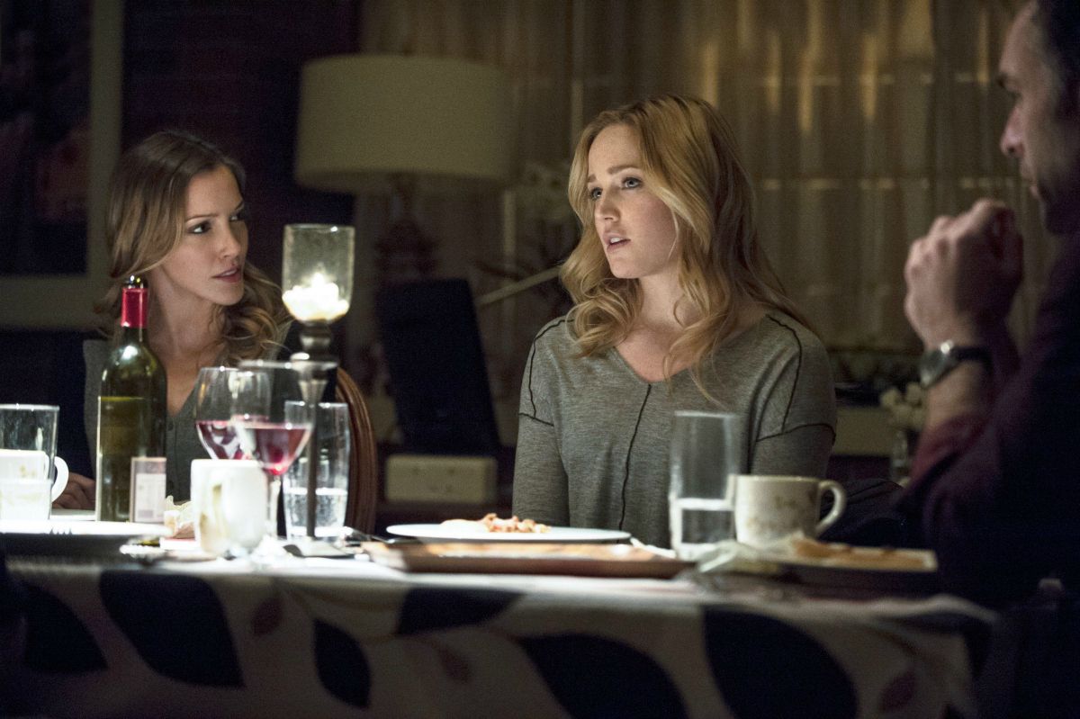 Katie Cassidy Films Et Programmes Tv Photo de Katie Cassidy - Photo Caity Lotz, Katie Cassidy, Paul