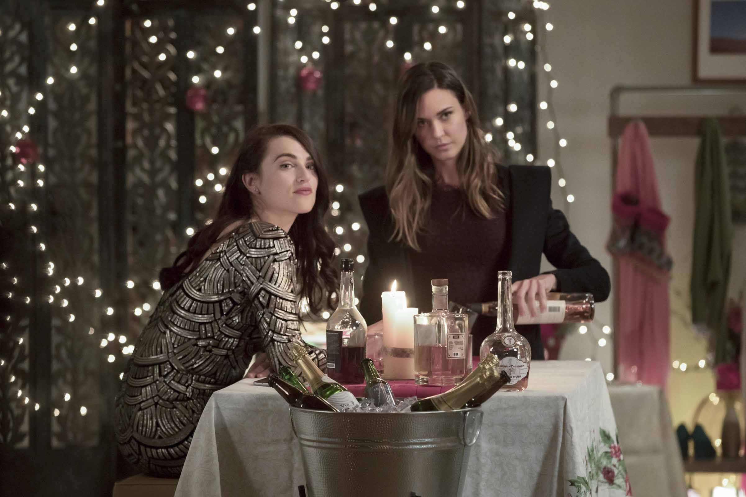 Films Et Séries Tv Avec Odette Annable Supergirl : Photo Katie McGrath, Odette Annable - 252 sur 529 - AlloCiné