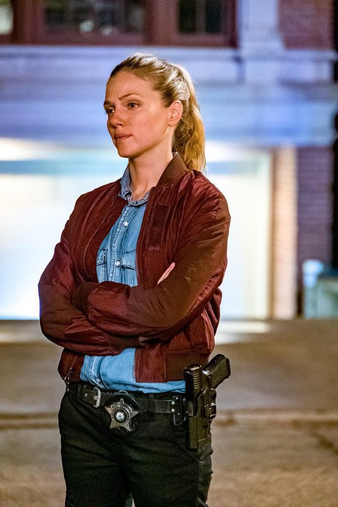 Chicago Police Department - Saison 9 Chicago Police Department : Photo Tracy Spiridakos - 100 sur 948 - AlloCiné