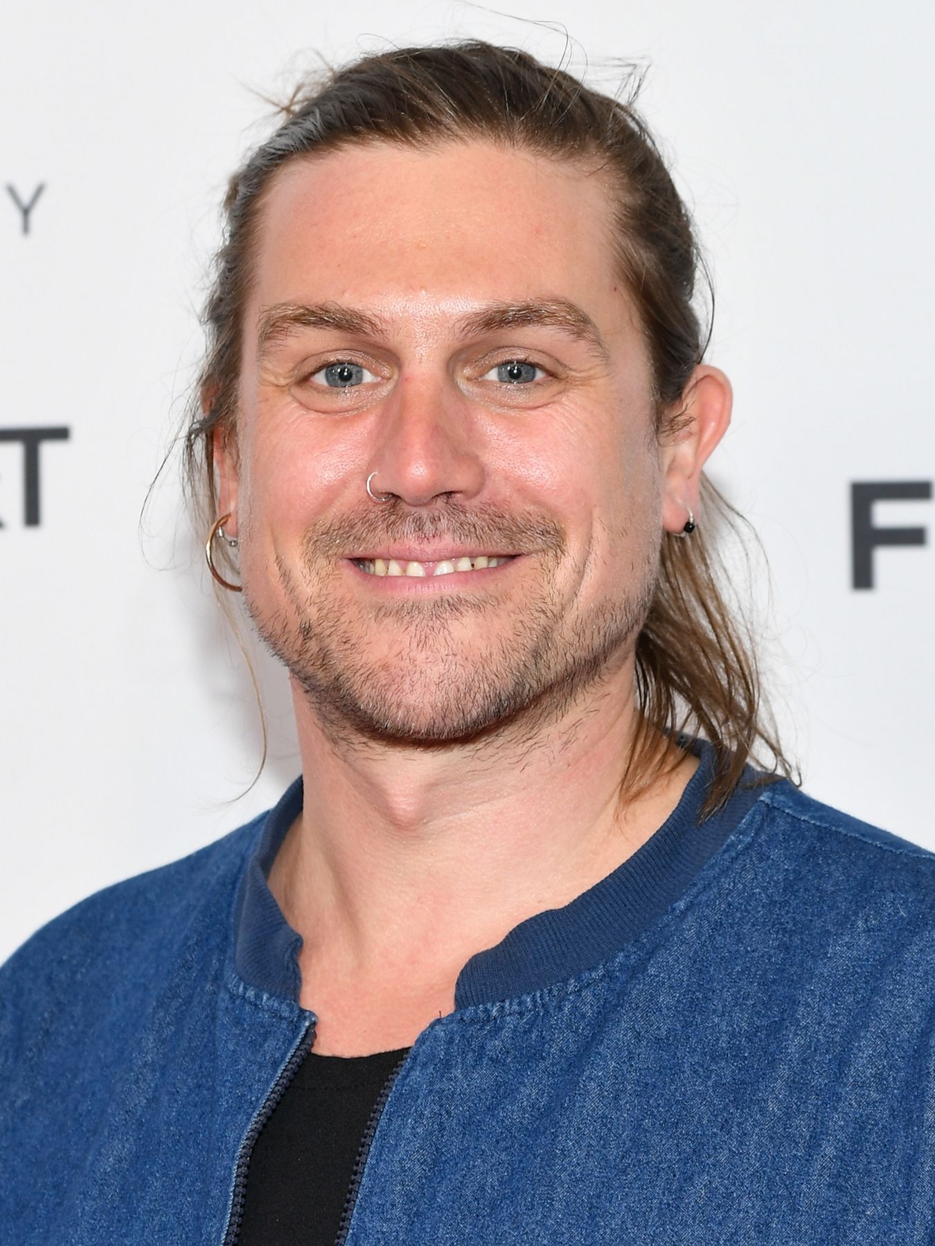 Loyan Pons De Vier Date De Naissance Tim Travers Hawkins - AlloCiné