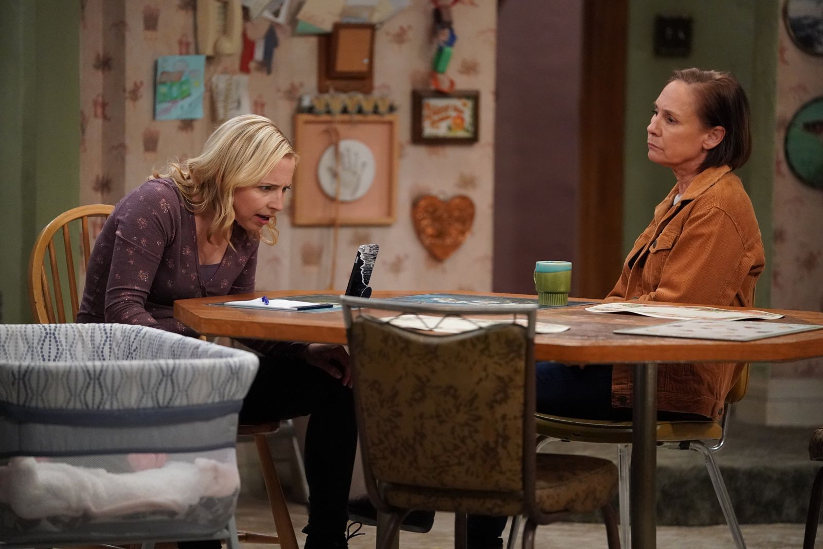 Films Et Séries Tv Avec Laurie Metcalf The Conners : Photo Laurie Metcalf, Lecy Goranson - 11 sur 131 - AlloCiné