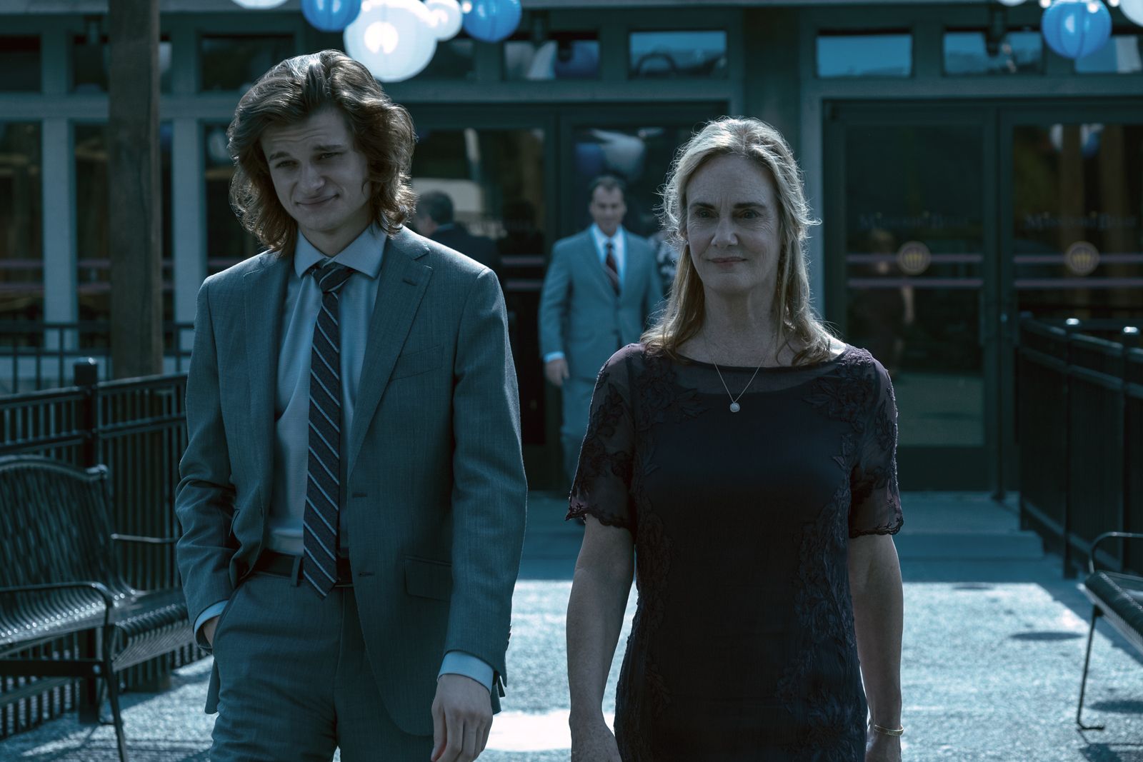Laura Linney Films Et Programmes Tv Ozark : Photo Charlie Tahan, Laura Linney - 30 sur 133 - AlloCiné