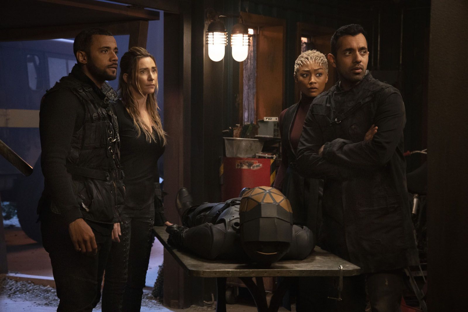 Tati Gabrielle Films Et Programmes Tv Les 100 : Photo Jarod Joseph, Jessica Harmon, Sachin Sahel, Tati