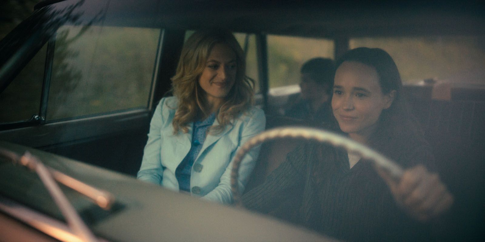 Films Et Séries Tv Avec Marin Ireland Umbrella Academy : Photo Ellen Page, Marin Ireland - 48 sur 81 - AlloCiné