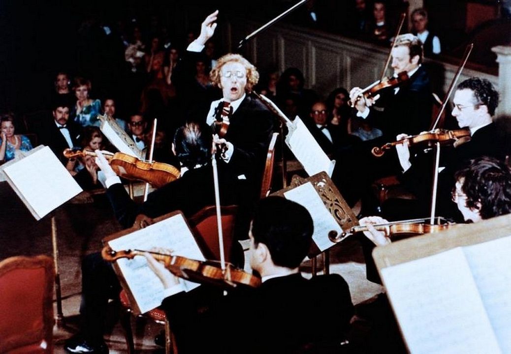 Photo de Pierre Richard Le Grand Blond avec une chaussure noire