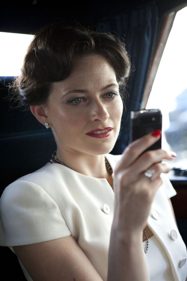 Lara Pulver - Photo