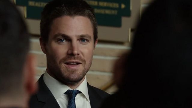 Arrow - saison 6 - épisode 2 Extrait VO "Bruce Wayne"