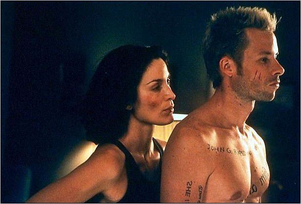 Memento : photo Carrie-Anne Moss, Christopher Nolan, Guy Pearce