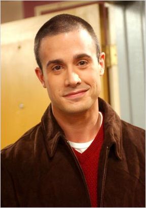 Friends : photo Freddie Prinze Jr.