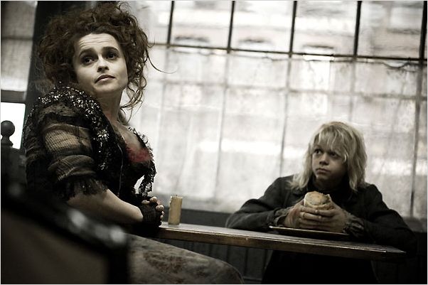 Sweeney Todd, le diabolique barbier de Fleet Street : photo Ed Sanders, Helena Bonham Carter, Tim Burton