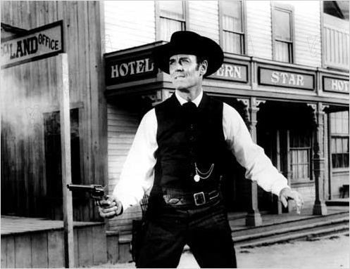 L'Homme aux colts d'or : photo Edward Dmytryk, Henry Fonda