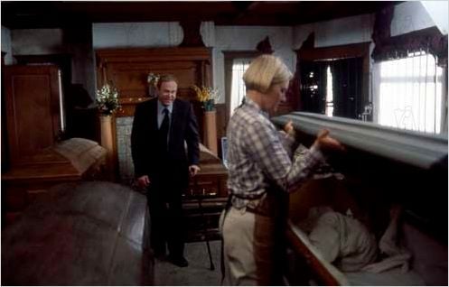 Mortuary : photo Denise Crosby, Tobe Hooper