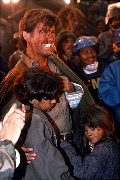 Le Pic de Dante : photo Jamie Renee Smith, Jeremy Foley, Pierce Brosnan, Roger Donaldson