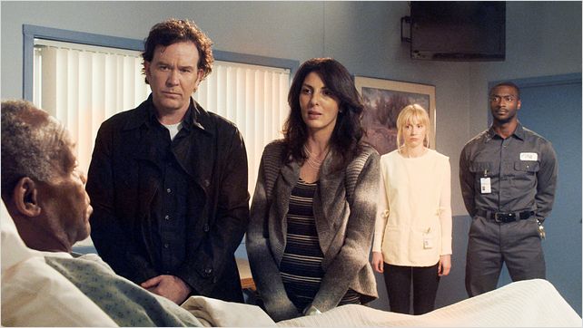 Photo Aldis Hodge, Beth Riesgraf, Danny Glover, Gina Bellman, Timothy Hutton