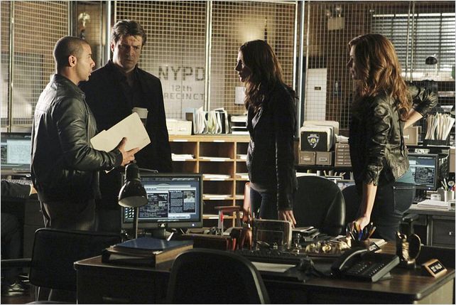 Castle : photo Jon Huertas, Laura Prepon, Nathan Fillion, Stana Katic
