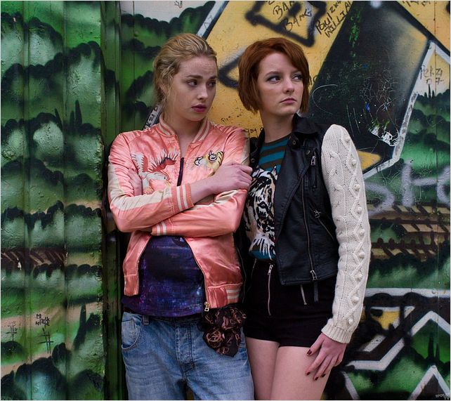 Skins : photo Dakota Blue Richards, Freya Mavor