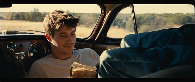 Sur la route : photo Garrett Hedlund