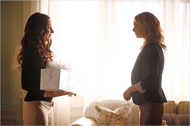 Photo Emily VanCamp, Madeleine Stowe