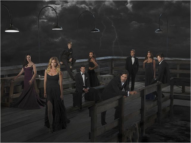 Photo Ashley Madekwe, Christa B. Allen, Connor Paolo, Emily VanCamp, Gabriel Mann