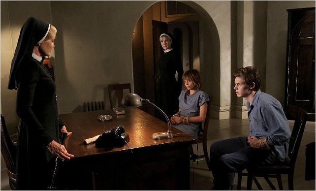 Photo Evan Peters, Jessica Lange, Lily Rabe, Lizzie Brocheré