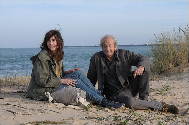 Films Et Séries Tv Avec Jeanne Lambert Photo de Jeanne Lambert dans le film Bienvenue Parmi Nous : Photo 6 sur