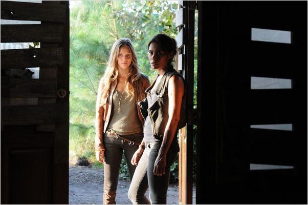 Photo Daniella Alonso, Tracy Spiridakos