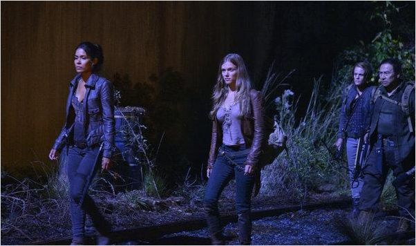 Revolution : photo Daniella Alonso, Tracy Spiridakos