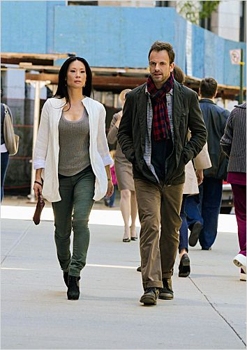 Elementary : photo Jonny Lee Miller, Lucy Liu
