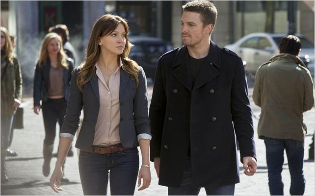 Arrow : photo Katie Cassidy, Stephen Amell